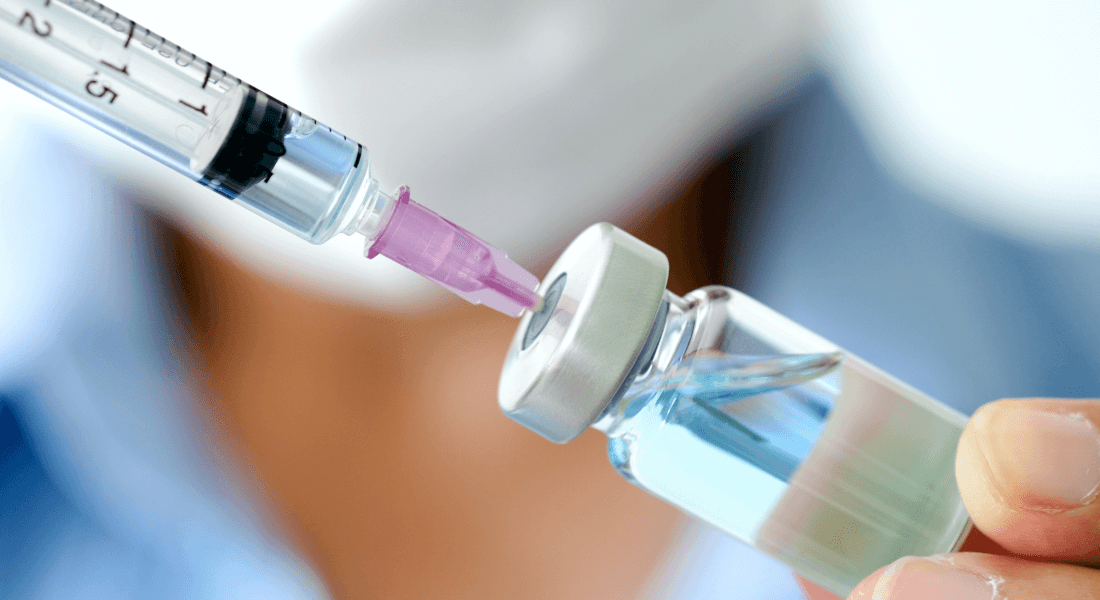 Vaccine der bliver trukket op i kanyle Vaccine der bliver trukket op i kanyle