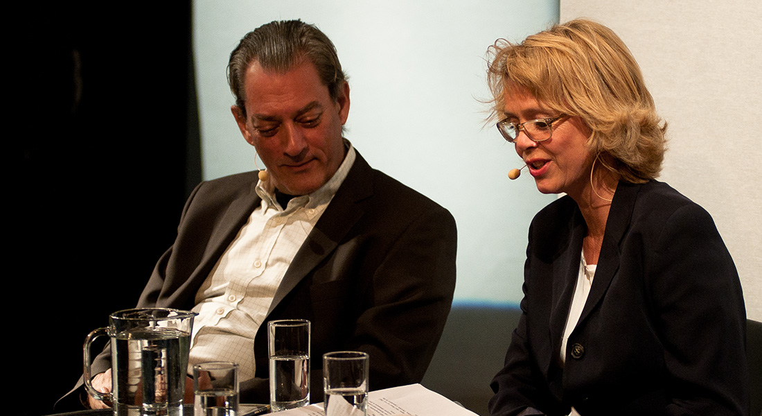 Paul Auster og Inge Birgitte Siegumfeldt i samtale. Foto: Københavns Universitet
